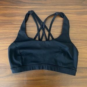 Lululemon free to be Sports Bra in Black sz 6
